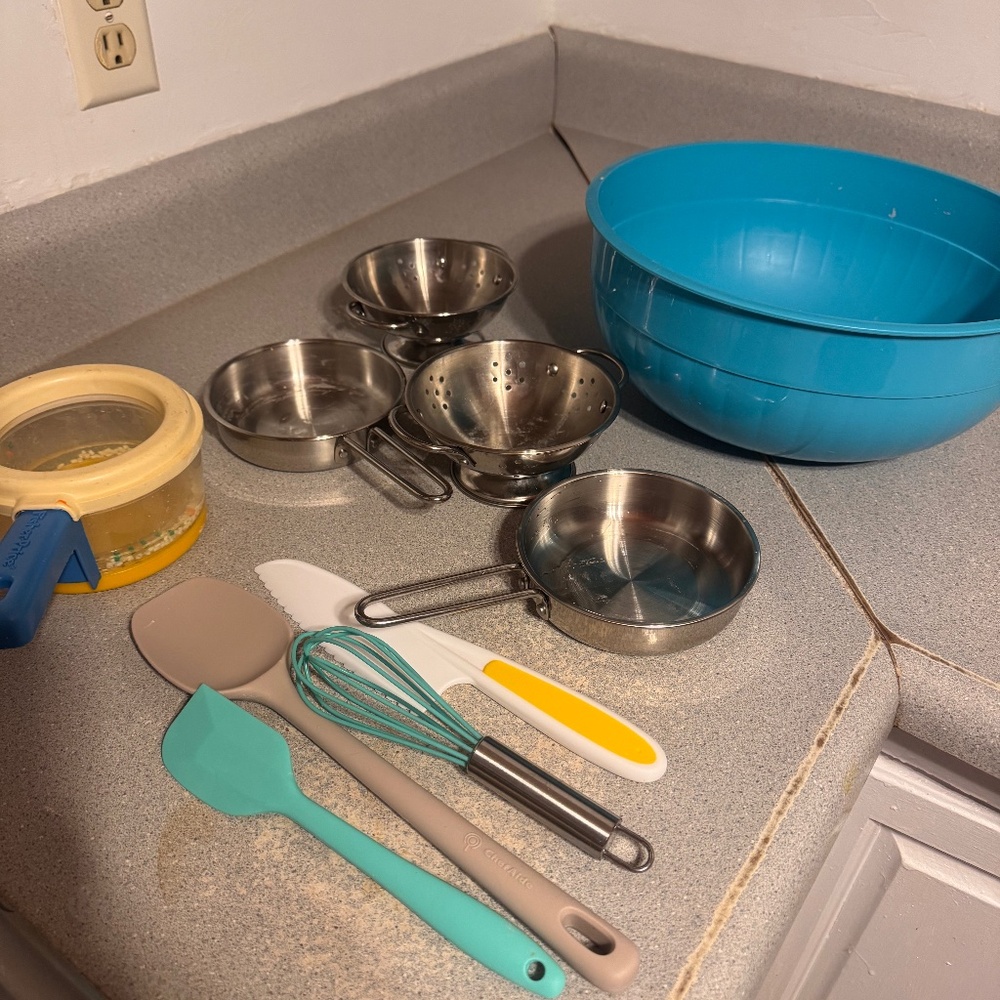 Kids kitchen set Melissa and Doug fisher price and kitchen accessories that can